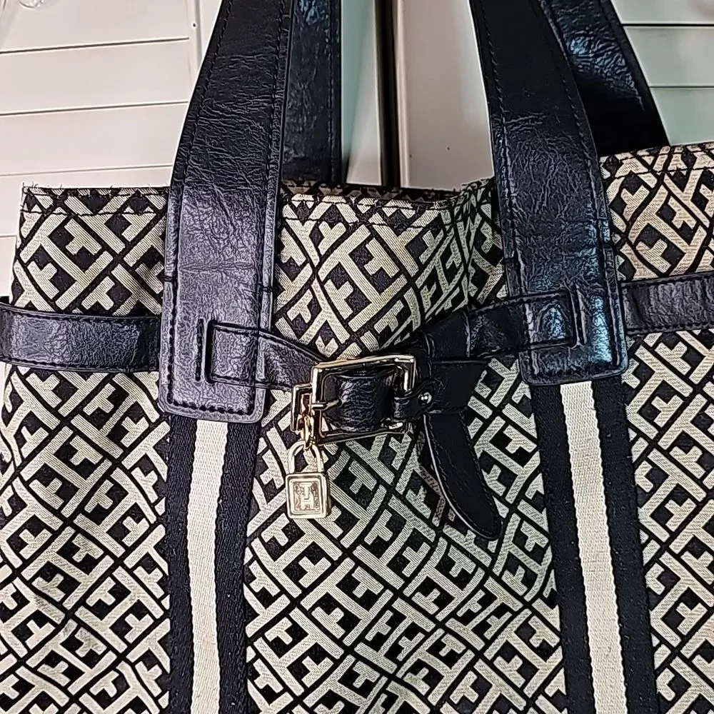 Tote Bag by Tommy Hilfiger Signature Print Black Beige with Goldtone Hardware